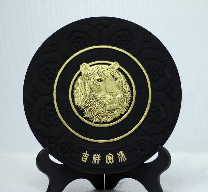 吉祥寅虎納福，活性炭雕添彩——集凈化、觀賞與祝福于一身的環(huán)保工藝品