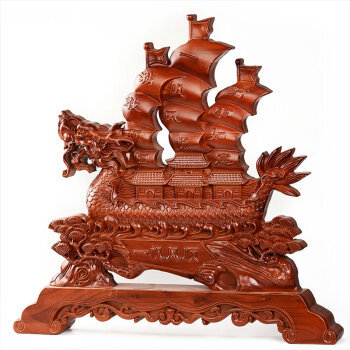 聚財(cái)納福，一帆風(fēng)順——風(fēng)水閣桃木龍船擺件的商務(wù)寓意與藝術(shù)價(jià)值